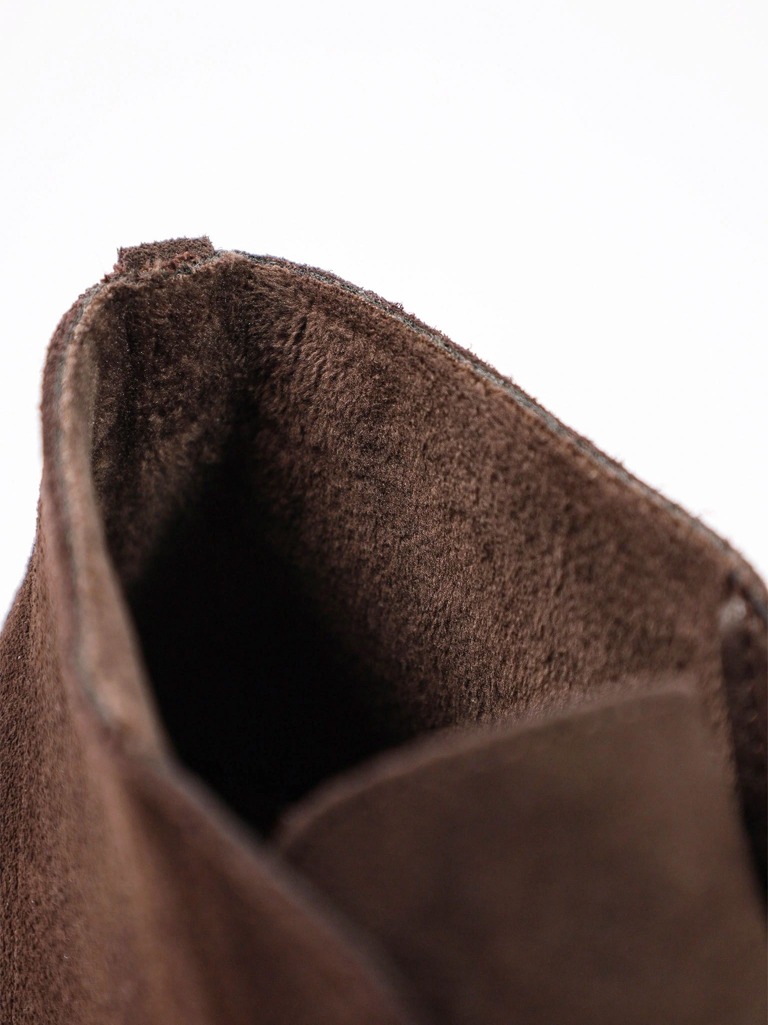 Ботинки темно-коричневого цвета на шнуровке из натуральной замши